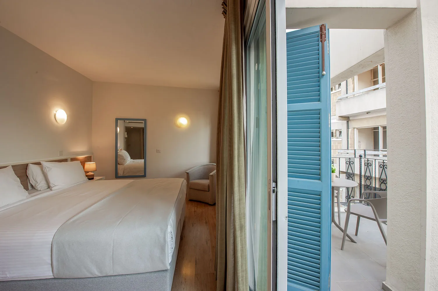 Balcony room
